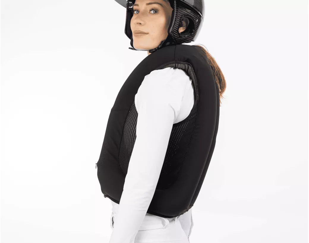 Textile integration of the FreeJump airbag vest - materials, pattern making and comfort